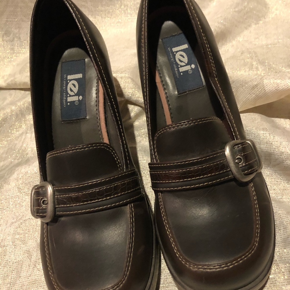 Heels - Picture 2 of 3